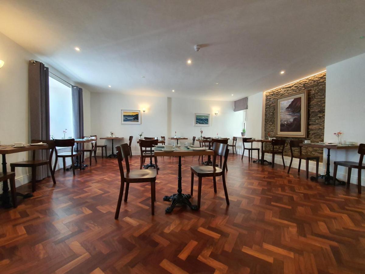 Dingle Garden Townhouse Acomodação com café da manhã Exterior foto The dining room at the Old Post Office