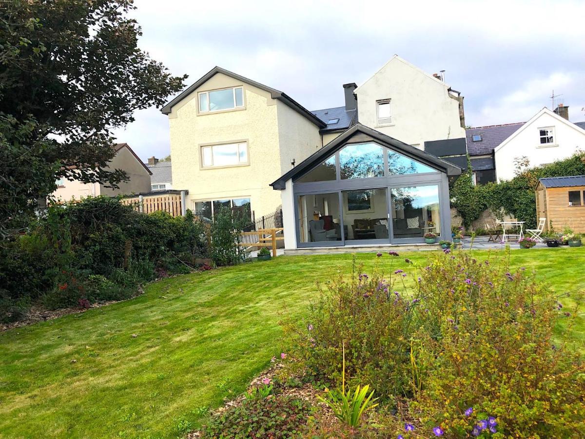 Dingle Garden Townhouse Acomodação com café da manhã Exterior foto The house of the artist in 2019