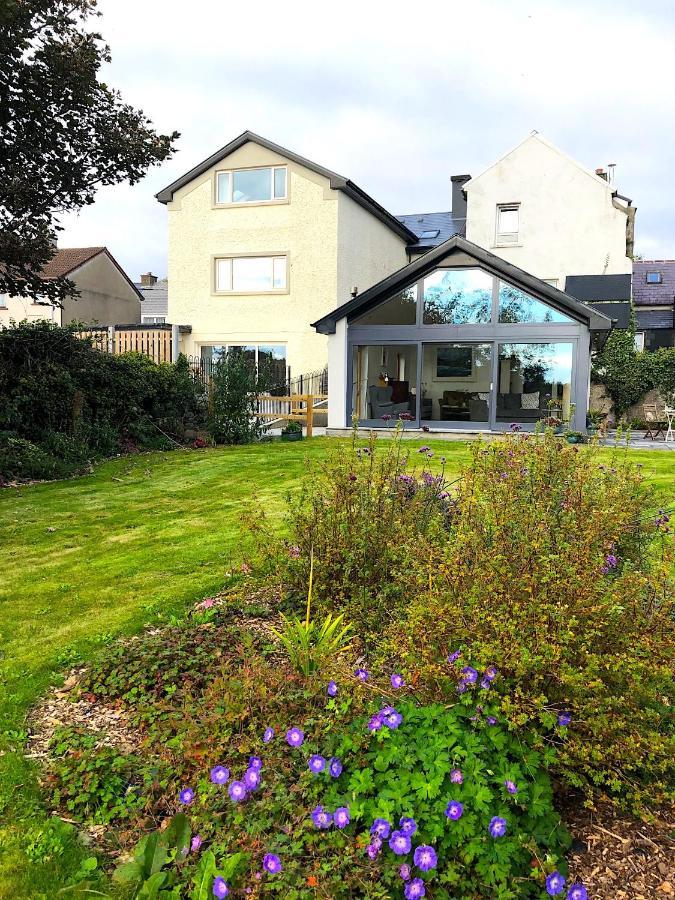 Dingle Garden Townhouse Acomodação com café da manhã Exterior foto The garden of the house