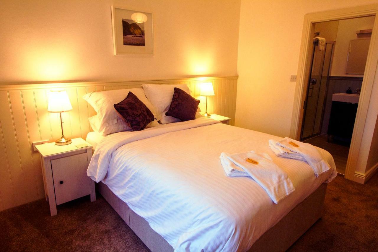 Dingle Garden Townhouse Acomodação com café da manhã Exterior foto A bedroom at the hotel